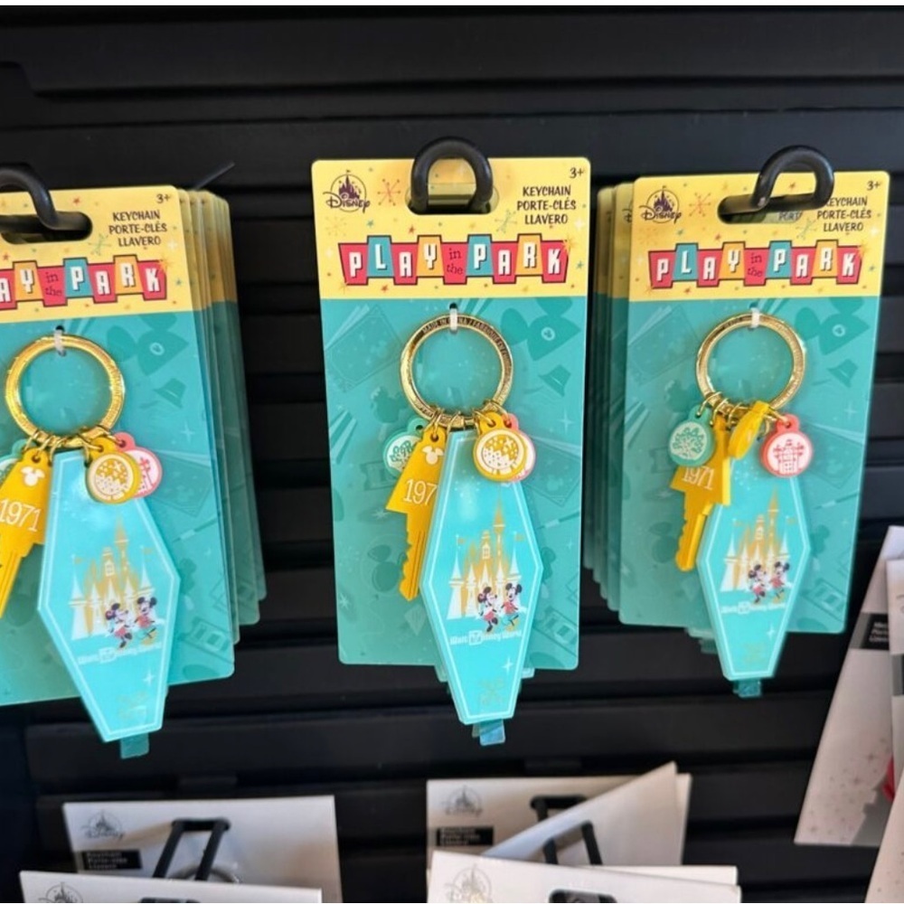 Play in the Park Disney Retro Hotel Keychain - Picture 2 of 7